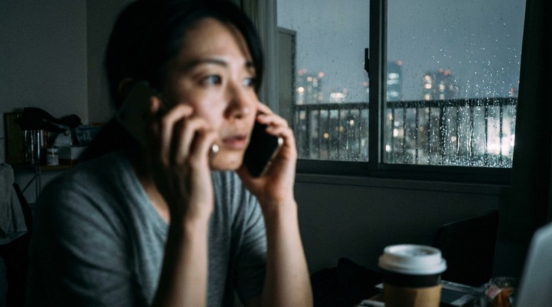 電話占いが依存ビジネスになりやすい理由のイメージ写真